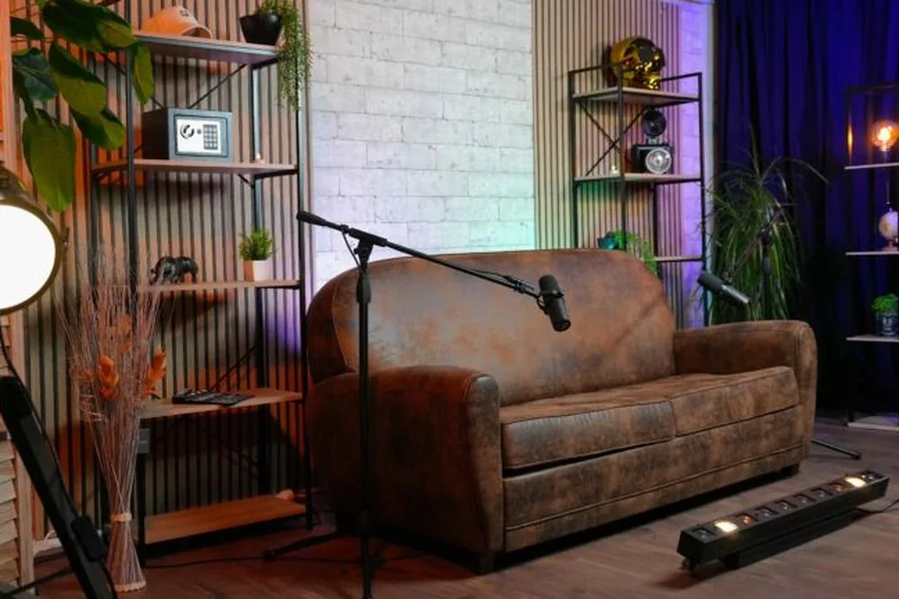 Décor Loft Vintage — studio podcast vidéo EndekaMedia Houilles